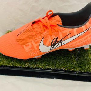 Leeds Utd  Football boot signed by Patrick Bamford in a quality display - Image 3