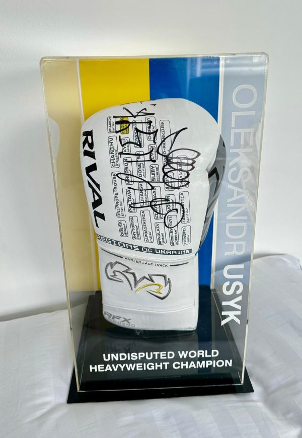 Oleksandr Usyk Undisputed Signed White  Boxing Glove In Display Case