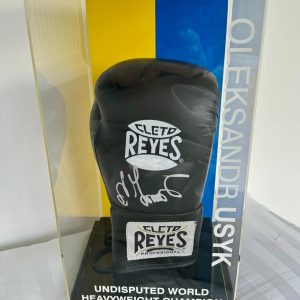 Oleksandr Usyk Undisputed Signed Black  Boxing Glove In Display Case