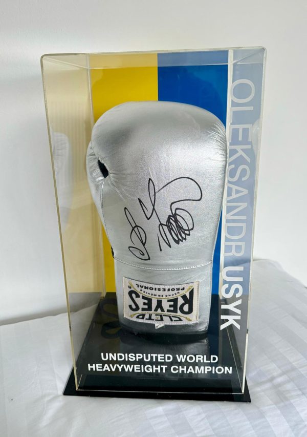 Oleksandr Usyk Undisputed Signed Silver  Boxing Glove In Display Case