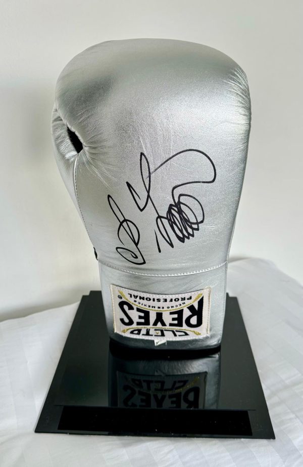 Oleksandr Usyk Undisputed Signed Silver  Boxing Glove In Display Case